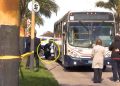 Peatón murió atropellado por ómnibus en plena pista y ladrón aprovechó para robar su celular