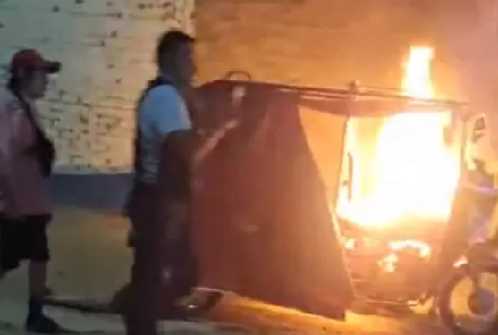 Sullana: Vecinos linchan a delincuente y queman su mototaxi