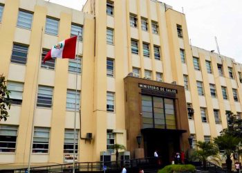 UNIVERSIDADES Y ESCUELAS DE MEDICINA HUMANA JALARON EN PROMEDIO EL EXAMEN DE SERUMS 2024