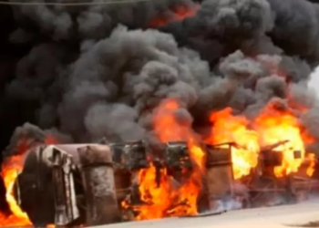 Explosión de un camión de combustible dejó más de 100 fallecidos