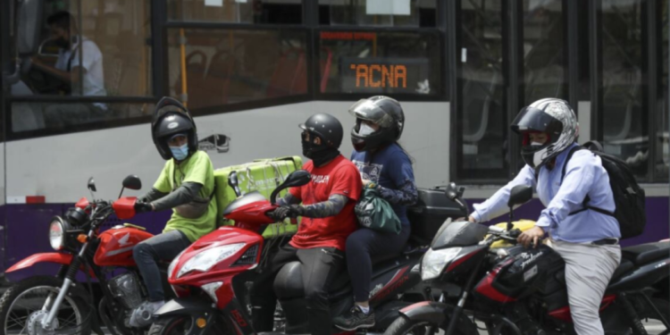 Gobierno evalúa restringir circulación de motos lineales con dos pasajeros