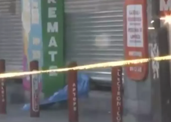 Ladrón muere al caerle cortina metálica en el cuello cuando intentaba meterse a robar en negocio