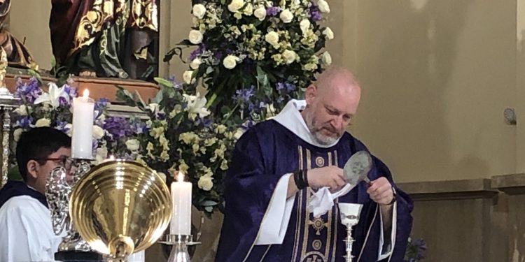 ¿CUÁNTOS MIEMBROS CONFORMAN LA ACTUAL HERMANDAD DEL SEÑOR DE LUREN?