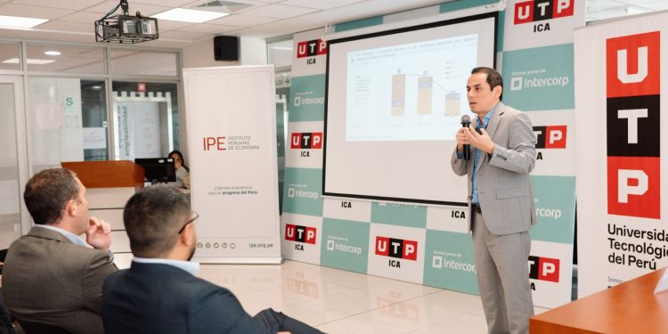 UTP Ica y el Instituto Peruano de Economía organizaron Foro de Desarrollo Económico Regional