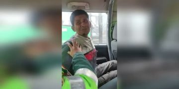 Ladrón se pone a llorar y suplica perdón tras ser detenido por asaltar a una pasajera