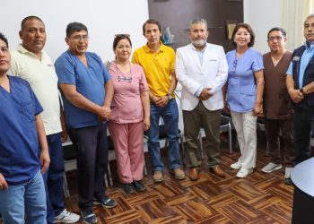 DIRECTOR REGIONAL DE SALUD SE REÚNE CON TRABAJADORES DEL CENTRO DE SALUD DE PARCONA