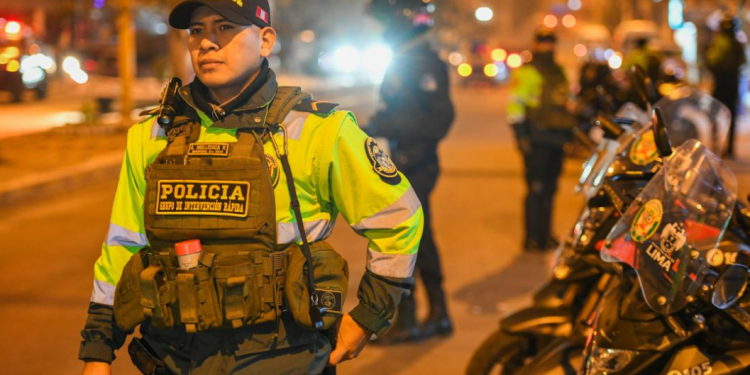 Congreso aprueba ley que evita detención de policías por usar su arma