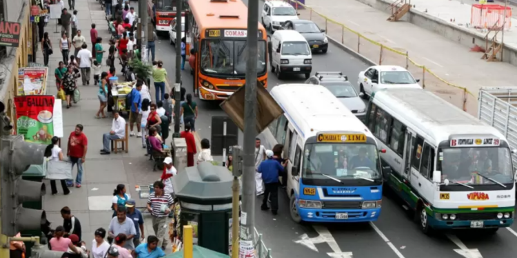 Transportistas evalúan protesta contra la inseguridad en diciembre