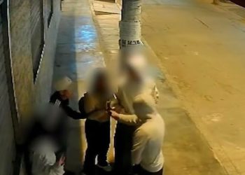 Roban celulares y exigen a víctimas que los desbloqueen