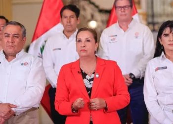 CONGRESISTAS REACCIONAN ANTE DECLARACIÓN DE DINA BOLUARTE Y SUS CIRUGÍAS