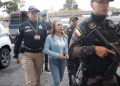 WANDA VALLE, VINCULADA AL TREN DE ARAGUA ES EXTRADITADA A PERÚ POR CARGOS DE SICARIATO Y CONSPIRACIÓN