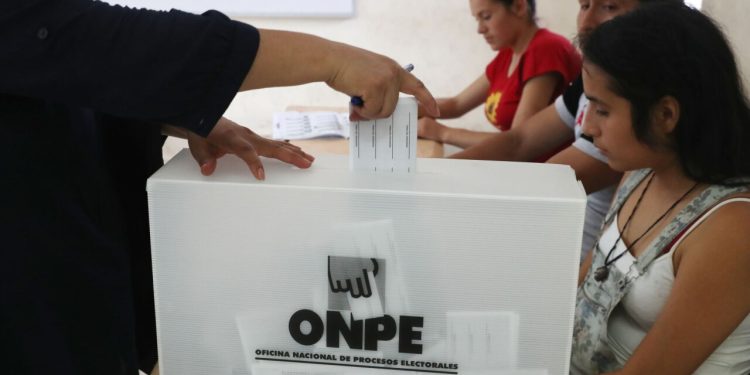 La gran cantidad de partidos políticos que se presentarán en las próximas elecciones dispersará el voto ciudadano