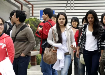 Menores de 17 años podrían votar en las próximas elecciones si se aprueba proyecto de ley del Congreso