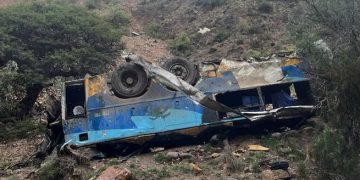 Trágico accidente deja al menos 30 muertos y 15 heridos en Bolivia