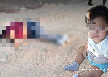 Una bebé fue hallada gateando sola en una carretera tras el brutal asesinato de su madre