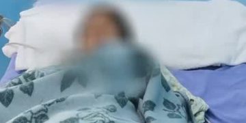 Adolescente recibe 15 puñaladas tras proteger a su hermana de su padre