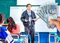 Gobierno anuncia aumento salarial de 400 soles para docentes