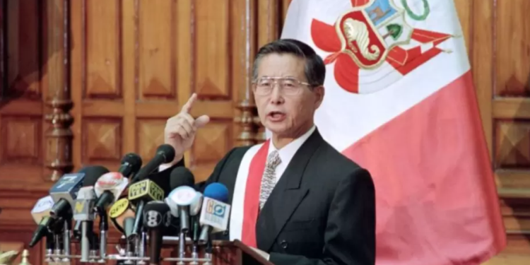 Aprueban restituir firma de Alberto Fujimori en Constitución de 1993