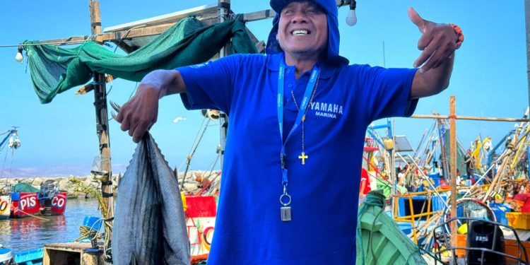 Pescador peruano que naufragó por 95 días volvió este miércoles a altamar en Pisco
