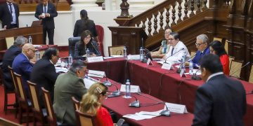 Presidente de EsSalud presentó ejes de gestión y medidas para reducir los tiempos de espera en consultas y cirugías ante el Congreso de la República