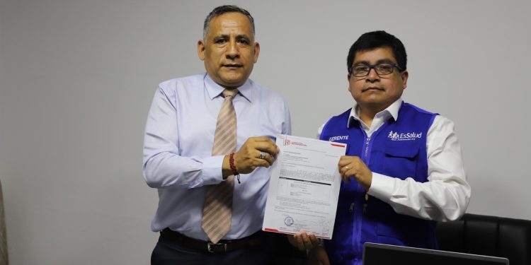 Hospital Félix Torrealva Gutiérrez de Ica recibe moderno equipo de rayos X inalámbrico