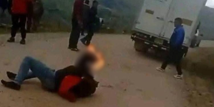 Pobladores linchan y queman a vivo a delincuente