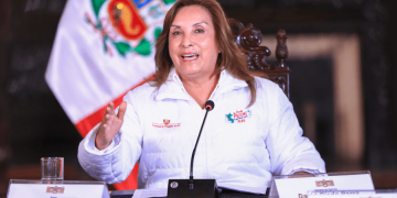 Dina Boluarte se burla de su desaprobación: “me pusieron cero. Nos vamos a penales”