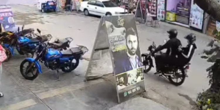 Delincuentes atacan pollería con explosivo a plena luz del día