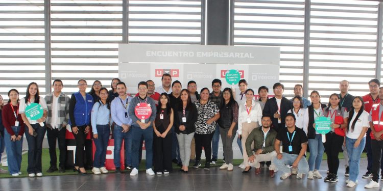 UTP Ica realizó exitosa feria laboral con empresas de la región
