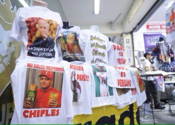 Polos con la imagen del Papa peruano León XIV invaden Gamarra