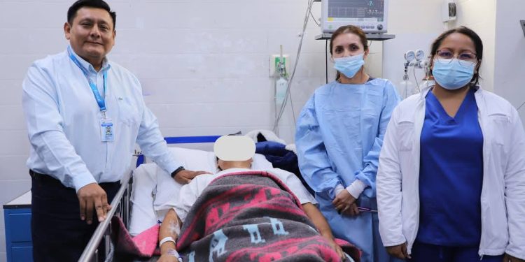 Médicos del Hospital Félix Torrealva Gutiérrez disuelven coágulo sanguíneo y salvan a paciente de daño neurológico