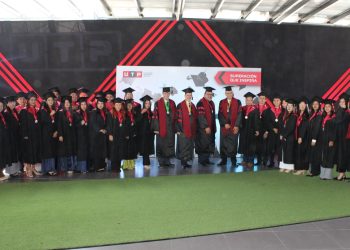 UTP Ica celebra su primera ceremonia de graduación
