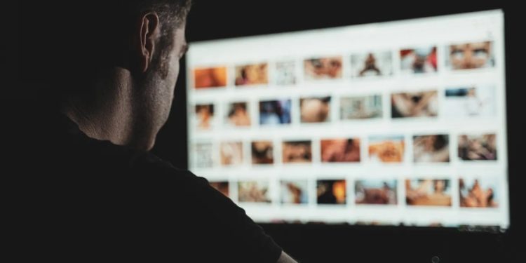 Joven entra a página de adultos y termina extorsionado: Le exigían S/3,000 soles