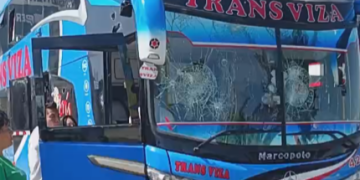 Bus fue atacado a pedradas tras intentar avanzar en medio de bloqueo de mineros artesanales en Nasca