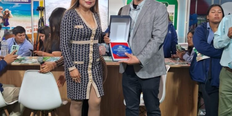 Caja Ica recibe reconocimiento en Festihogar por liderazgo en colocaciones del programa de Vivienda Techo Propio