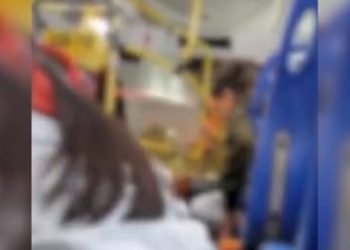 Extorsionadores matan a balazos a cobrador de bus frente a pasajeros