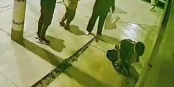 Apuñalan cinco veces a menor de 14 años para robarle su celular