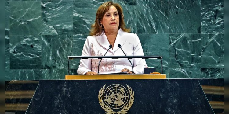 Le apagan el micrófono a Dina Boluarte durante discurso en la ONU sobre igualdad de género por exceder el tiempo