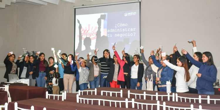 Caja Ica lanza programa “Mujer, que tu negocio crezca más” en alianza con Centrum PUCP