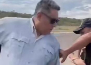 Ronderos en Cajamarca castigan con latigazos a representante de Corpac por demoras en obra del aeropuerto de Jaén