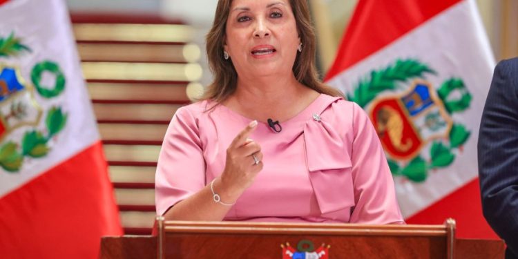 Dina Boluarte volvería a postular en las elecciones 2026