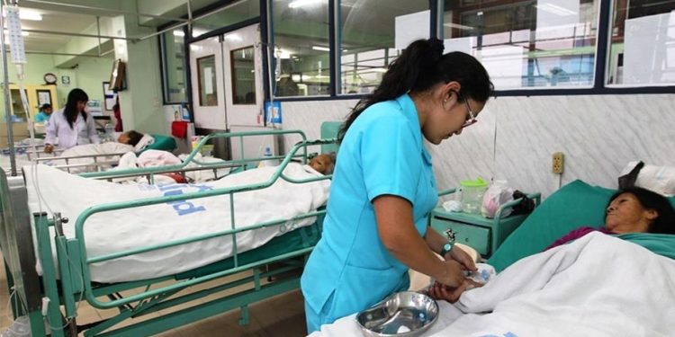 Deficiencias en centros de salud limitan la atención médica en Ica