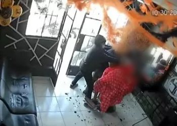 Matan a balazos a joven mientras se cortaba el cabello