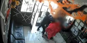 Matan a balazos a joven mientras se cortaba el cabello