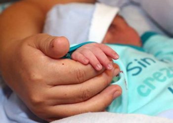 Denuncian cambio de bebé recién nacida en Hospital de Yanahuara