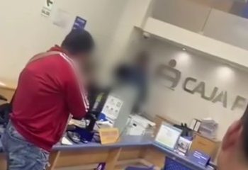 Delincuente se dispara dentro de agencia bancaria para no ser detenido y llegó sin vida al centro médico