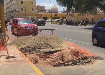 Alcalde de Ica exige cambios en EMAPICA tras rotura de tuberías en plena Plaza de Armas