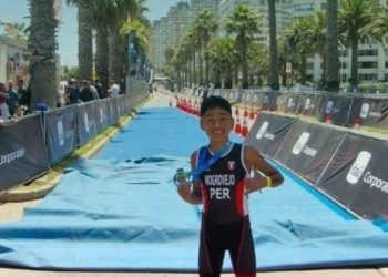 Niño peruano de 11 años de edad gana el oro y se corona como campeón mundial del Triatlón 2025