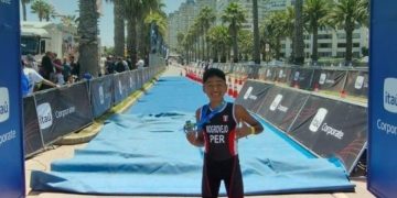 Niño peruano de 11 años de edad gana el oro y se corona como campeón mundial del Triatlón 2025