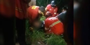 Policía arrolla a dos motociclistas: joven muere y otro queda grave